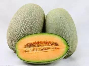 招远美女吃哈密瓜视频播放,视频播放引发热议