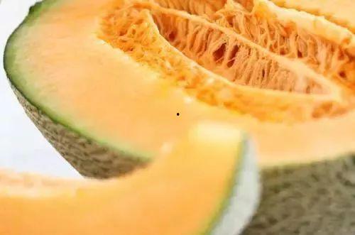 招远美女吃哈密瓜视频播放,视频播放引发热议