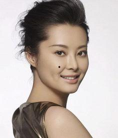 吃瓜明星袁立是谁呀视频,吃瓜群众热议的明星袁立究竟是谁？