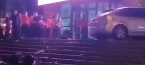 吃瓜路人失控视频,吃瓜路人视频引发全网热议