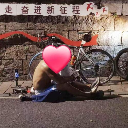 吃瓜路人失控视频,吃瓜路人视频引发全网热议