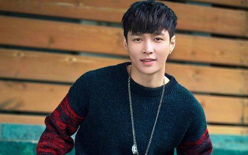 张艺兴默默吃瓜看戏视频,见证娱乐圈风云变幻