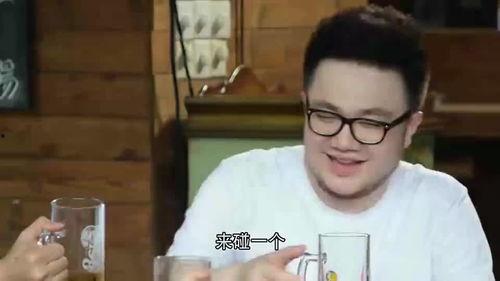 路人张嘴吃瓜视频在线观看,路人张嘴吃瓜，一幕引发网友热议