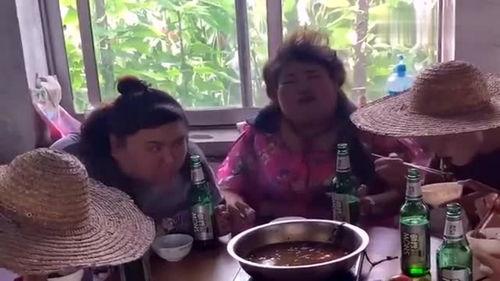 农村老娘们吃瓜视频,揭秘乡村生活趣味瞬间