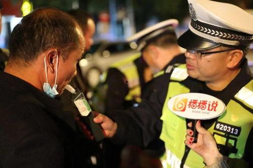 襄阳醉驾吃瓜群众视频,围观群众视频记录惊险瞬间