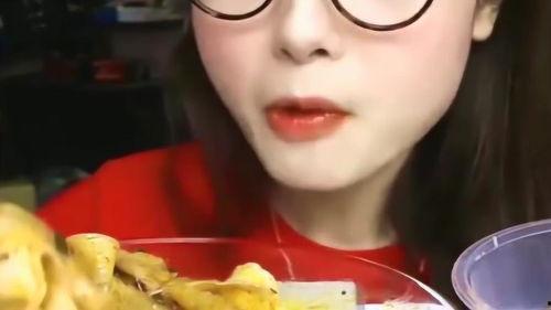 妹妹吃瓜姐姐喝汤视频,姐妹情深，共享生活点滴