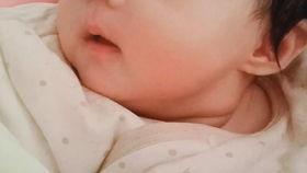 五个月宝宝吃瓜视频,萌态十足！